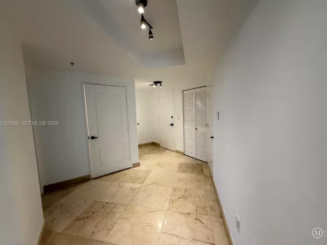 3-bedroom condo for rent in Sunny Isles Beach - 17555 Atlantic Blvd 607 - MondialRealty