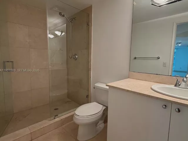 3-bedroom condo for rent in Sunny Isles Beach - 17555 Atlantic Blvd 607 - MondialRealty