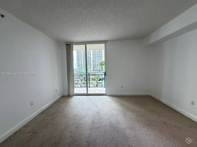 3-bedroom condo for rent in Sunny Isles Beach - 17555 Atlantic Blvd 607 - MondialRealty