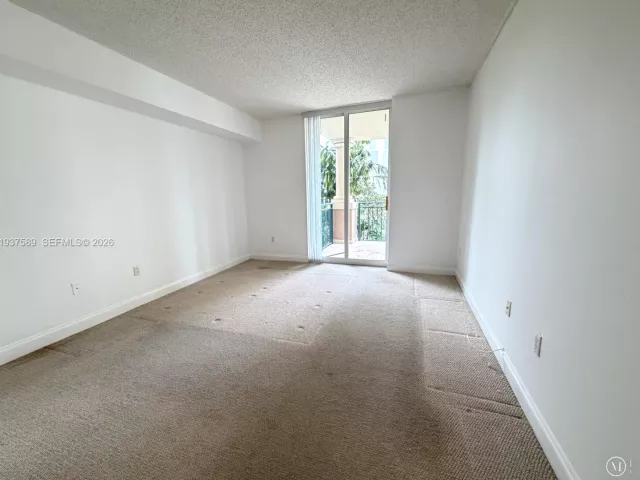 3-bedroom condo for rent in Sunny Isles Beach - 17555 Atlantic Blvd 607 - MondialRealty