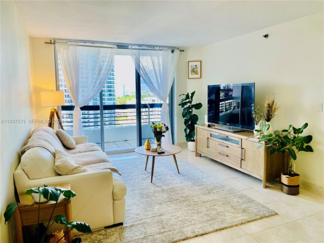 2-bedroom condo for rent in Aventura - 3600 Mystic Pointe Dr 1710 - MondialRealty