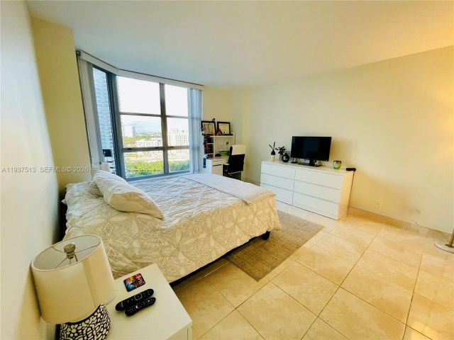 2-bedroom condo for rent in Aventura - 3600 Mystic Pointe Dr 1710 - MondialRealty