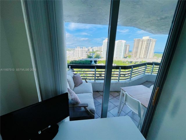 2-bedroom condo for rent in Aventura - 3600 Mystic Pointe Dr 1710 - MondialRealty