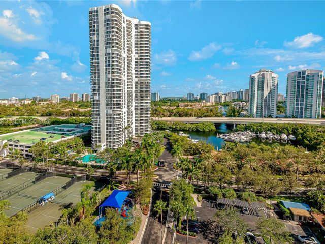2-bedroom condo for rent in Aventura - 3600 Mystic Pointe Dr 1710 - MondialRealty