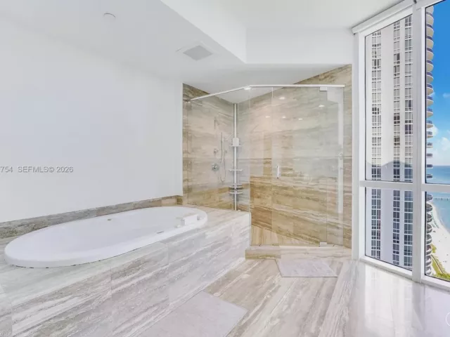 3-bedroom condo for sale in Sunny Isles Beach - 15901 Collins Ave 2701 - MondialRealty