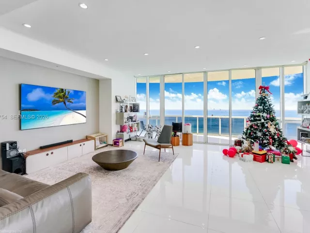 3-bedroom condo for sale in Sunny Isles Beach - 15901 Collins Ave 2701 - MondialRealty