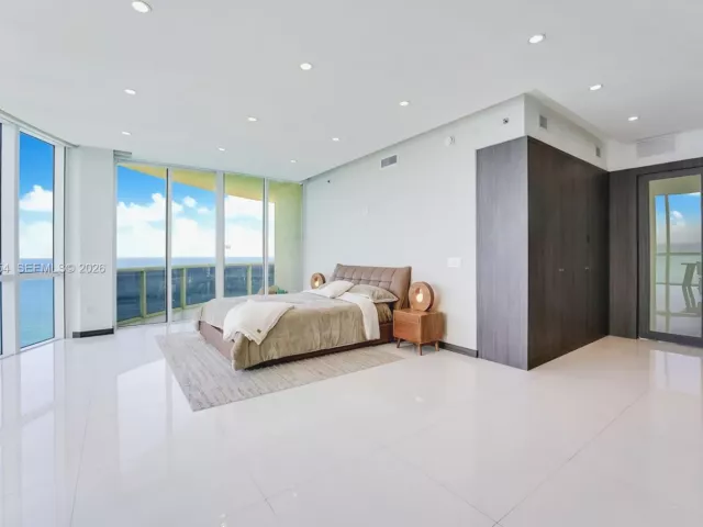3-bedroom condo for sale in Sunny Isles Beach - 15901 Collins Ave 2701 - MondialRealty