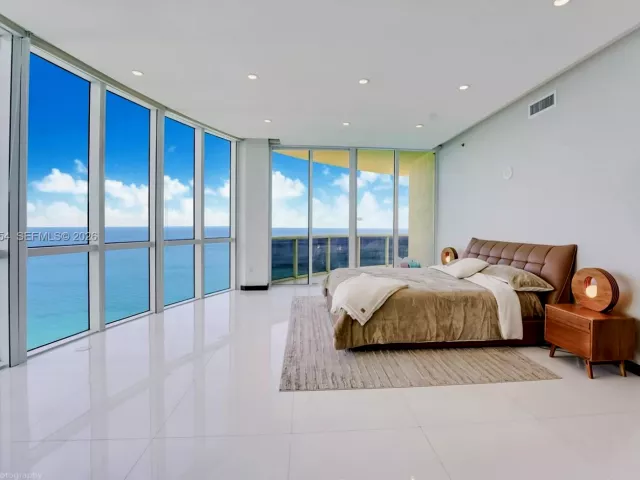 3-bedroom condo for sale in Sunny Isles Beach - 15901 Collins Ave 2701 - MondialRealty