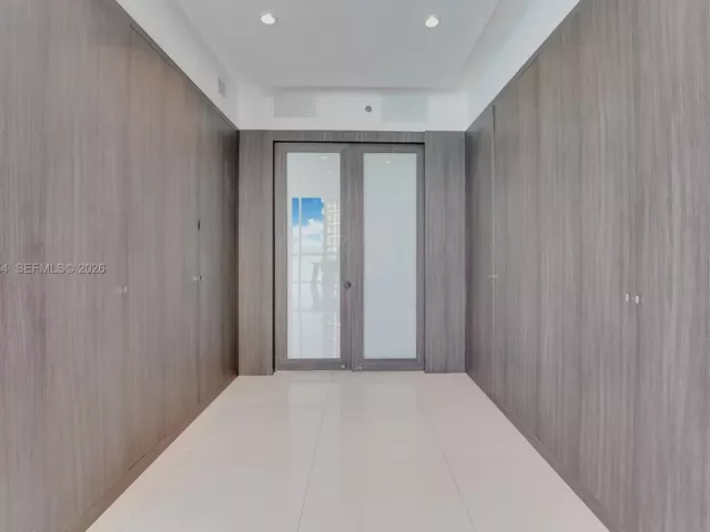 3-bedroom condo for sale in Sunny Isles Beach - 15901 Collins Ave 2701 - MondialRealty