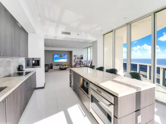 3-bedroom condo for sale in Sunny Isles Beach - 15901 Collins Ave 2701 - MondialRealty