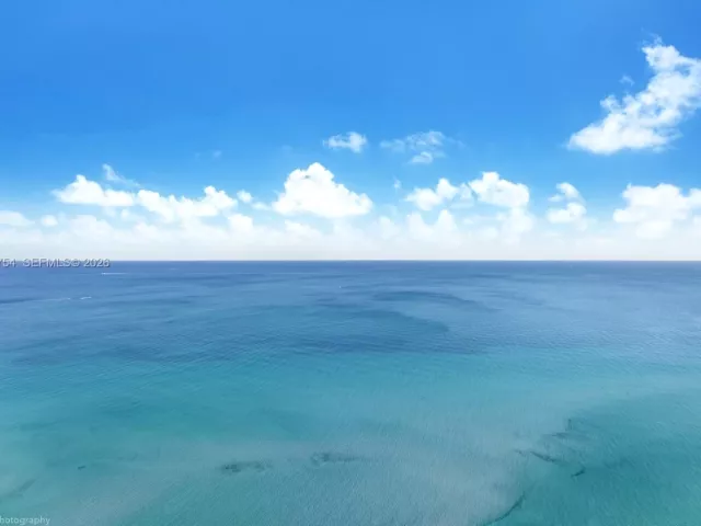 3-bedroom condo for sale in Sunny Isles Beach - 15901 Collins Ave 2701 - MondialRealty