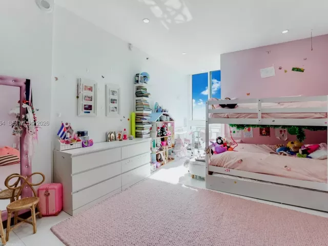 3-bedroom condo for sale in Sunny Isles Beach - 15901 Collins Ave 2701 - MondialRealty