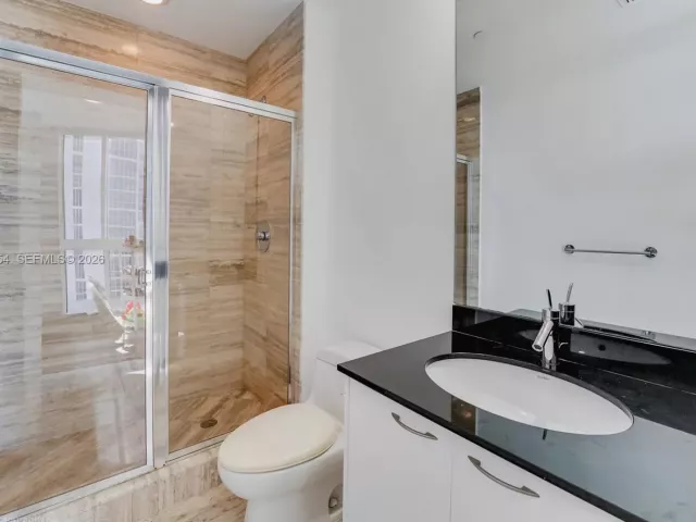 3-bedroom condo for sale in Sunny Isles Beach - 15901 Collins Ave 2701 - MondialRealty