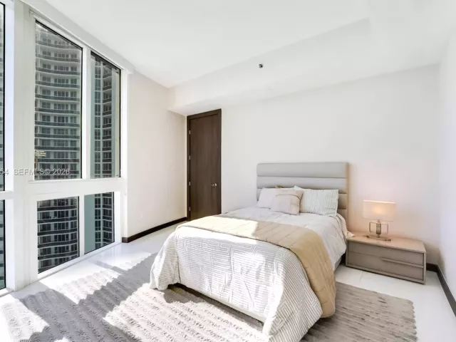 3-bedroom condo for sale in Sunny Isles Beach - 15901 Collins Ave 2701 - MondialRealty