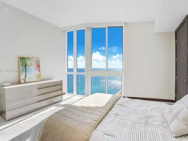 3-bedroom condo for sale in Sunny Isles Beach - 15901 Collins Ave 2701 - MondialRealty