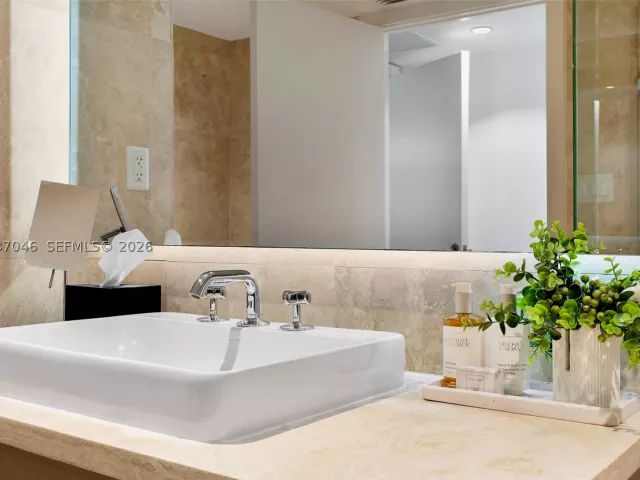 3-bedroom condo for rent in Miami Beach - 102 24th St 1207 - MondialRealty