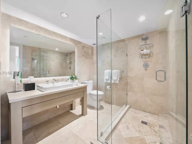 3-bedroom condo for rent in Miami Beach - 102 24th St 1207 - MondialRealty