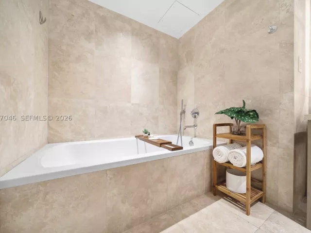 3-bedroom condo for rent in Miami Beach - 102 24th St 1207 - MondialRealty
