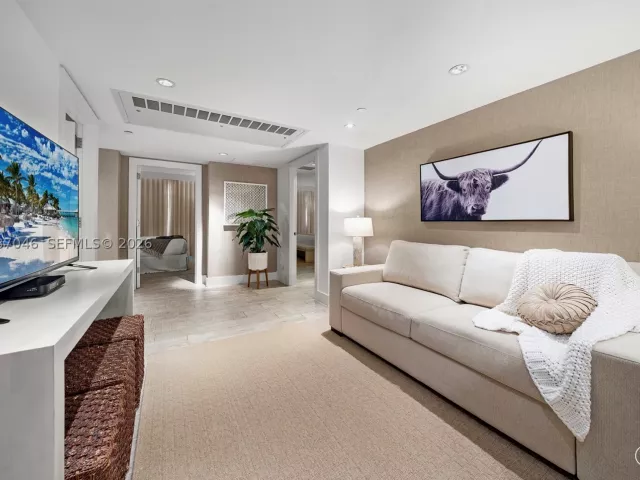 3-bedroom condo for rent in Miami Beach - 102 24th St 1207 - MondialRealty