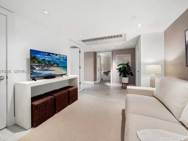 3-bedroom condo for rent in Miami Beach - 102 24th St 1207 - MondialRealty