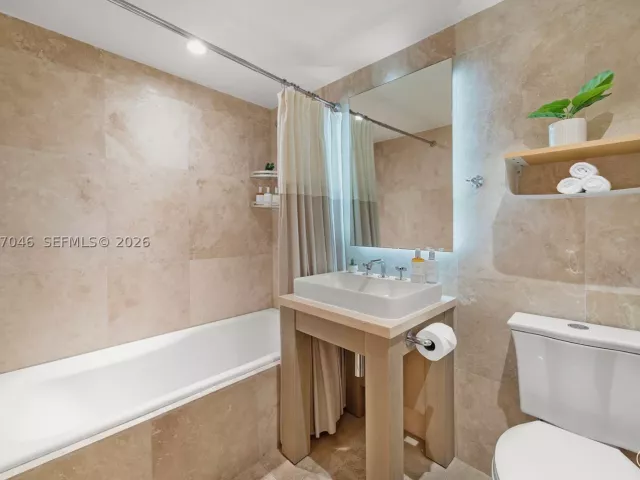 3-bedroom condo for rent in Miami Beach - 102 24th St 1207 - MondialRealty