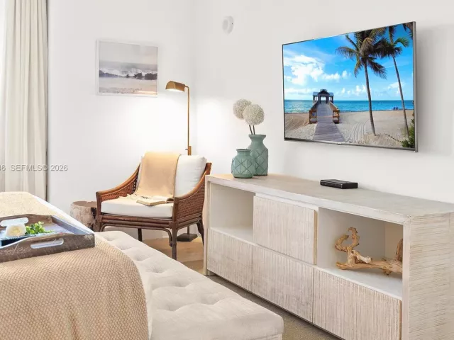 3-bedroom condo for rent in Miami Beach - 102 24th St 1207 - MondialRealty