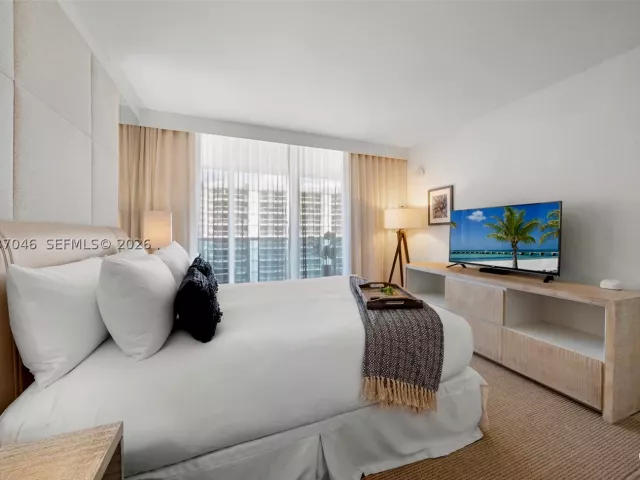 3-bedroom condo for rent in Miami Beach - 102 24th St 1207 - MondialRealty
