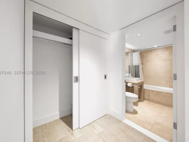 3-bedroom condo for rent in Miami Beach - 102 24th St 1207 - MondialRealty