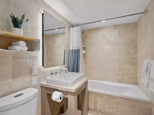 3-bedroom condo for rent in Miami Beach - 102 24th St 1207 - MondialRealty