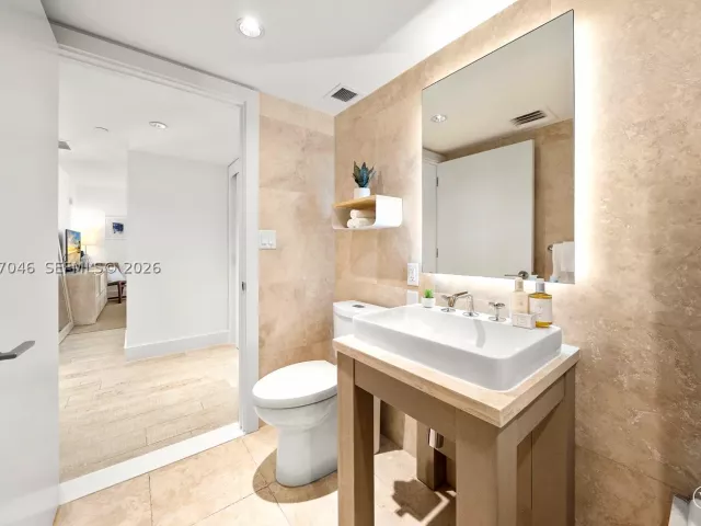 3-bedroom condo for rent in Miami Beach - 102 24th St 1207 - MondialRealty