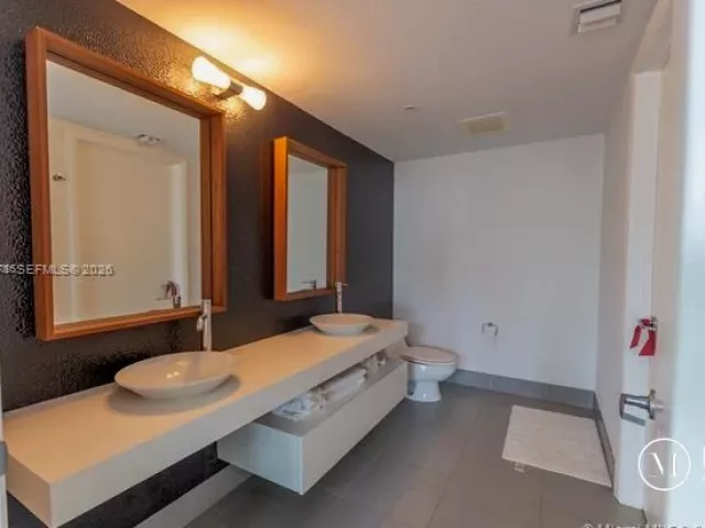 2-bedroom condo for rent in Miami - 92 SW 3rd St 1802 - MondialRealty