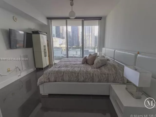 2-bedroom condo for rent in Miami - 92 SW 3rd St 1802 - MondialRealty