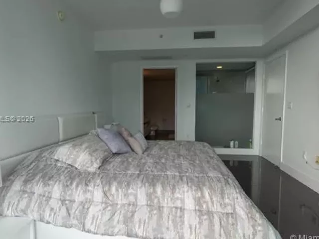 2-bedroom condo for rent in Miami - 92 SW 3rd St 1802 - MondialRealty