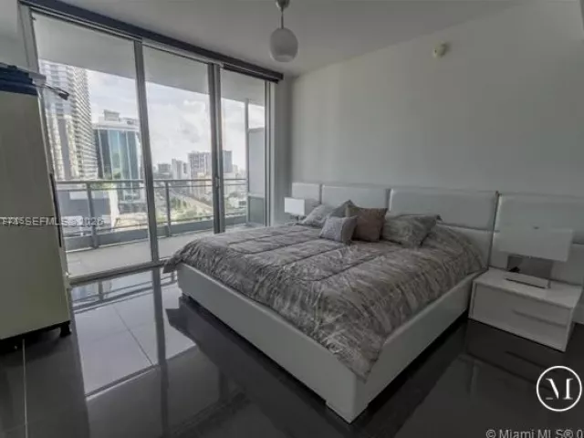 2-bedroom condo for rent in Miami - 92 SW 3rd St 1802 - MondialRealty