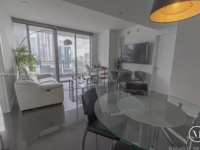 2-bedroom condo for rent in Miami - 92 SW 3rd St 1802 - MondialRealty