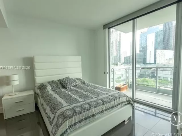 2-bedroom condo for rent in Miami - 92 SW 3rd St 1802 - MondialRealty