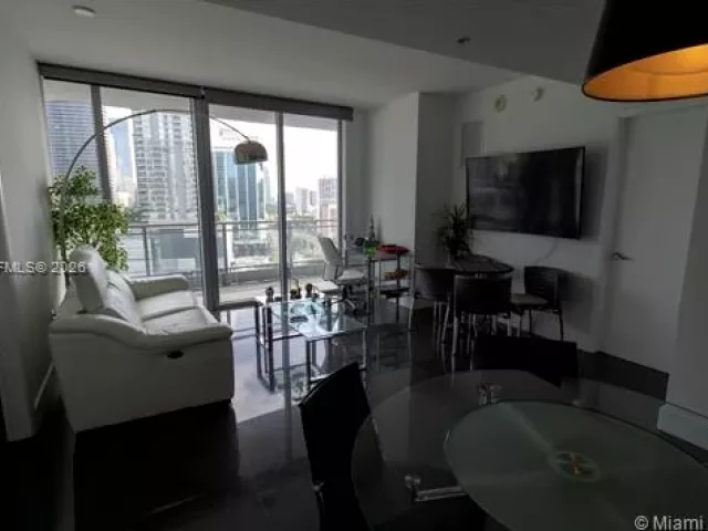 2-bedroom condo for rent in Miami - 92 SW 3rd St 1802 - MondialRealty