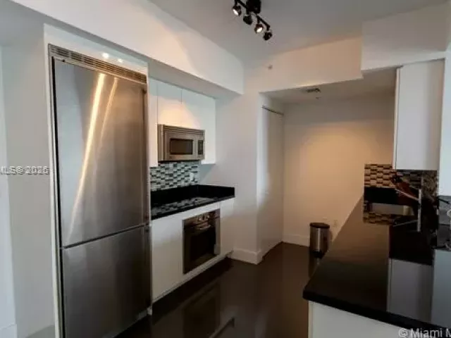 2-bedroom condo for rent in Miami - 92 SW 3rd St 1802 - MondialRealty