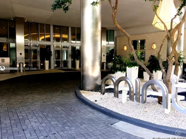 2-bedroom condo for rent in Miami - 92 SW 3rd St 1802 - MondialRealty