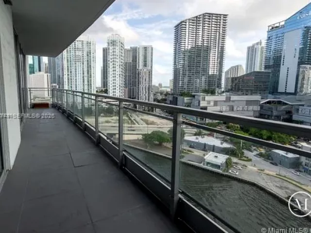 2-bedroom condo for rent in Miami - 92 SW 3rd St 1802 - MondialRealty