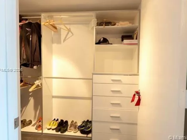 2-bedroom condo for rent in Miami - 92 SW 3rd St 1802 - MondialRealty