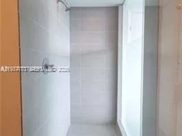 2-bedroom condo for rent in Miami - 92 SW 3rd St 1802 - MondialRealty