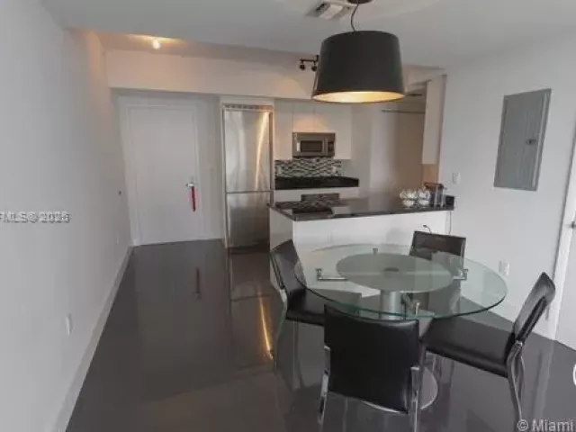 2-bedroom condo for rent in Miami - 92 SW 3rd St 1802 - MondialRealty