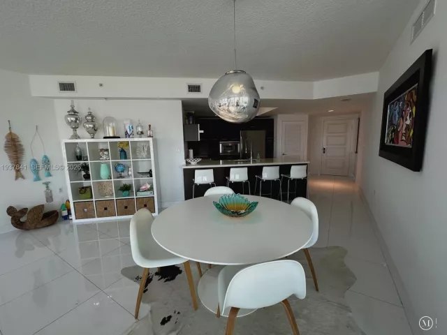 3-bedroom condo for rent in Sunny Isles Beach - 150 Sunny Isles Blvd 1-1102 - MondialRealty