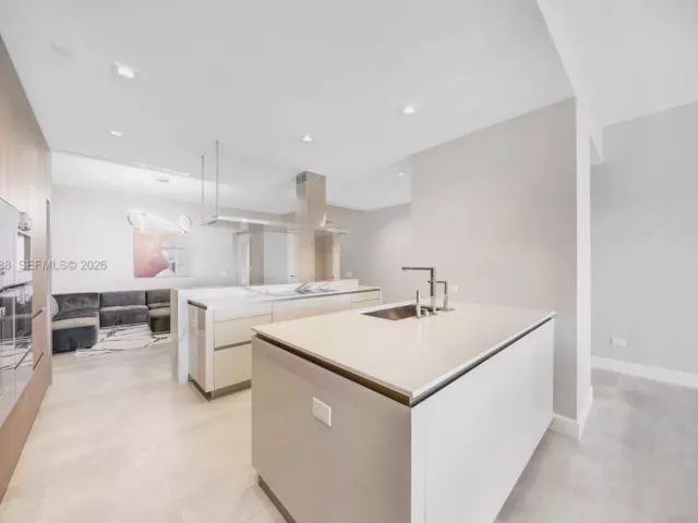 3-bedroom condo for sale in Sunny Isles Beach - 18501 Collins Ave 2502 - MondialRealty