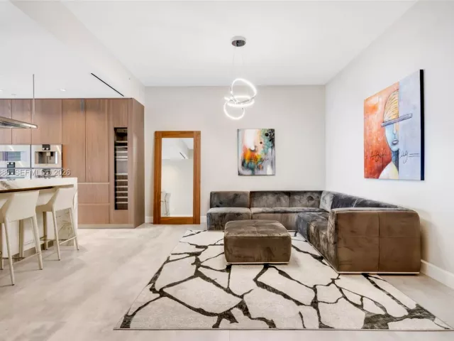 3-bedroom condo for sale in Sunny Isles Beach - 18501 Collins Ave 2502 - MondialRealty