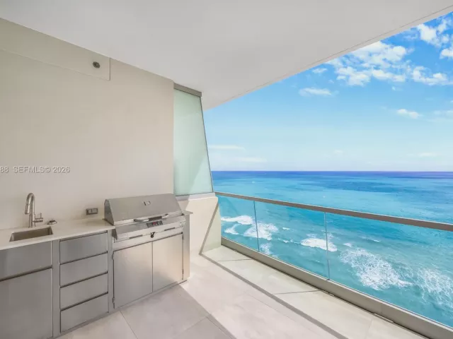3-bedroom condo for sale in Sunny Isles Beach - 18501 Collins Ave 2502 - MondialRealty
