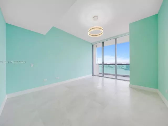 3-bedroom condo for sale in Sunny Isles Beach - 18501 Collins Ave 2502 - MondialRealty