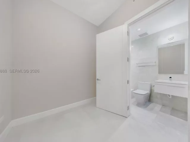 3-bedroom condo for sale in Sunny Isles Beach - 18501 Collins Ave 2502 - MondialRealty