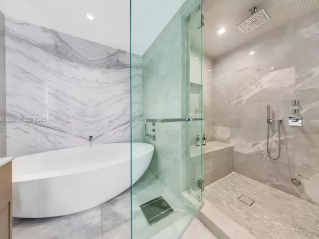 3-bedroom condo for sale in Sunny Isles Beach - 18501 Collins Ave 2502 - MondialRealty